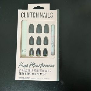 Clutch Nails press-on nails